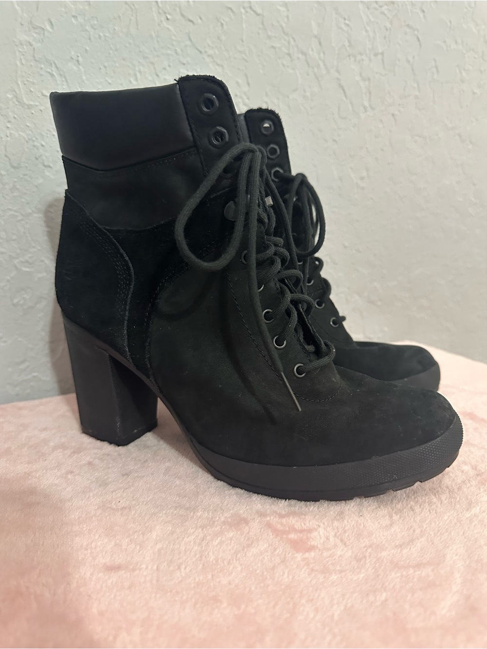 Timberland Black Lace-Up Block Heel Ankle Boots